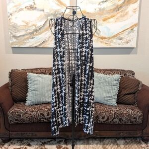 Black and White Houndstooth Sleeveless Cardigan